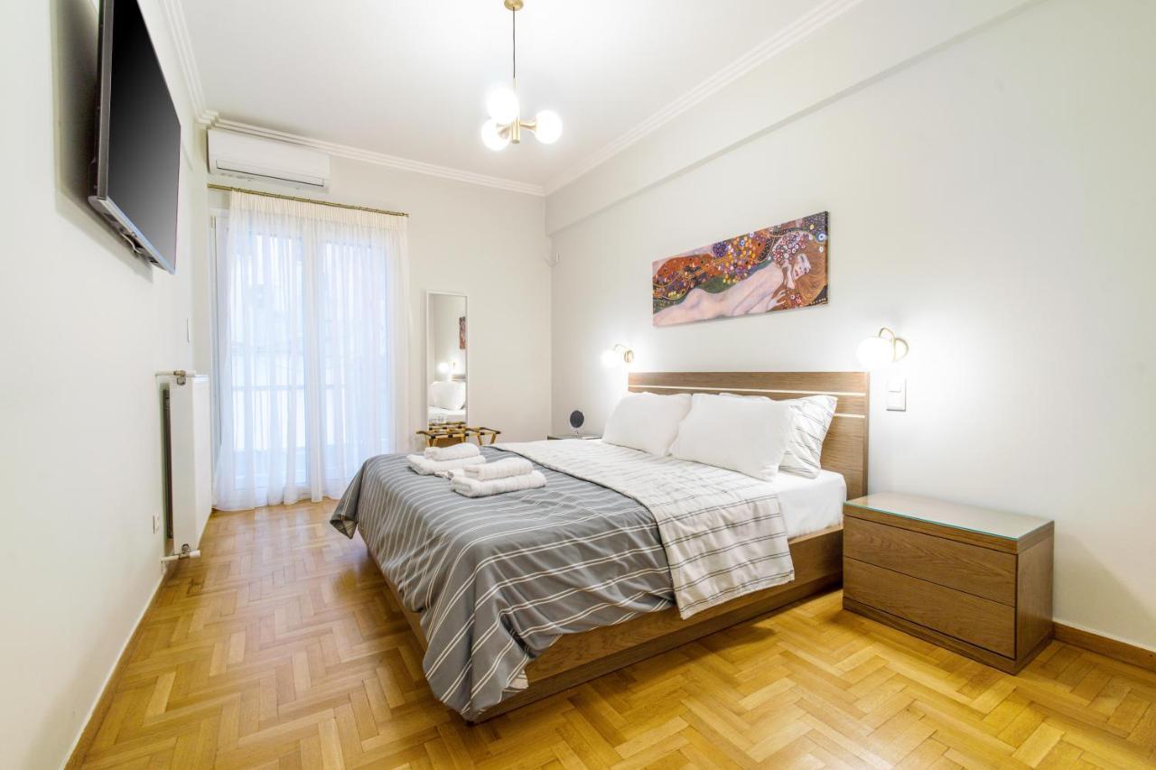 Urban Luxury On A Quiet Street In The Center Of Athens Apartamento Exterior foto