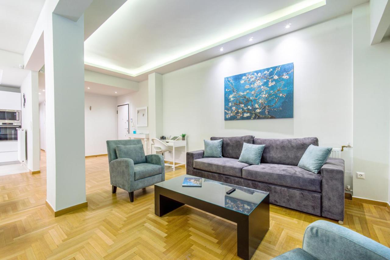 Urban Luxury On A Quiet Street In The Center Of Athens Apartamento Exterior foto