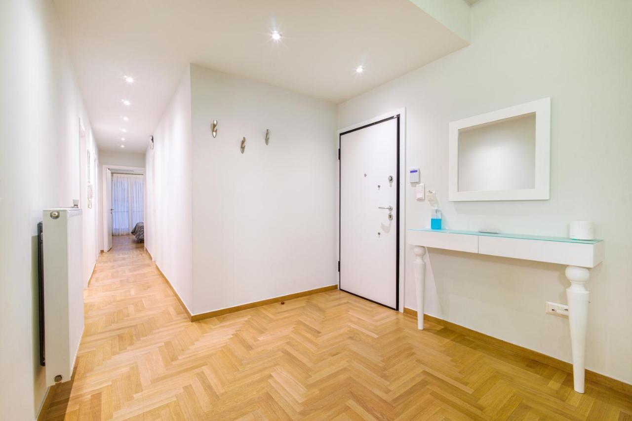 Urban Luxury On A Quiet Street In The Center Of Athens Apartamento Exterior foto