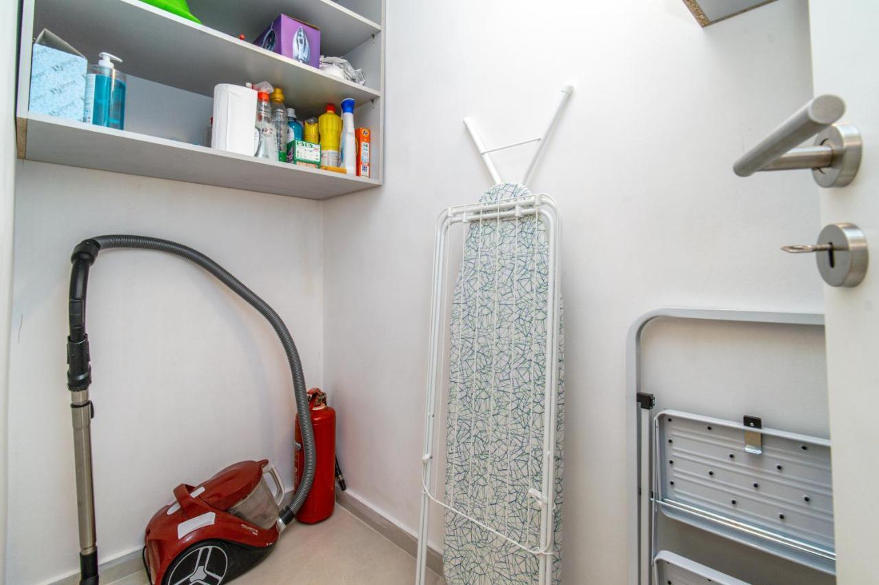 Urban Luxury On A Quiet Street In The Center Of Athens Apartamento Exterior foto