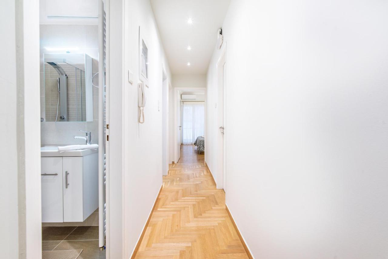Urban Luxury On A Quiet Street In The Center Of Athens Apartamento Exterior foto