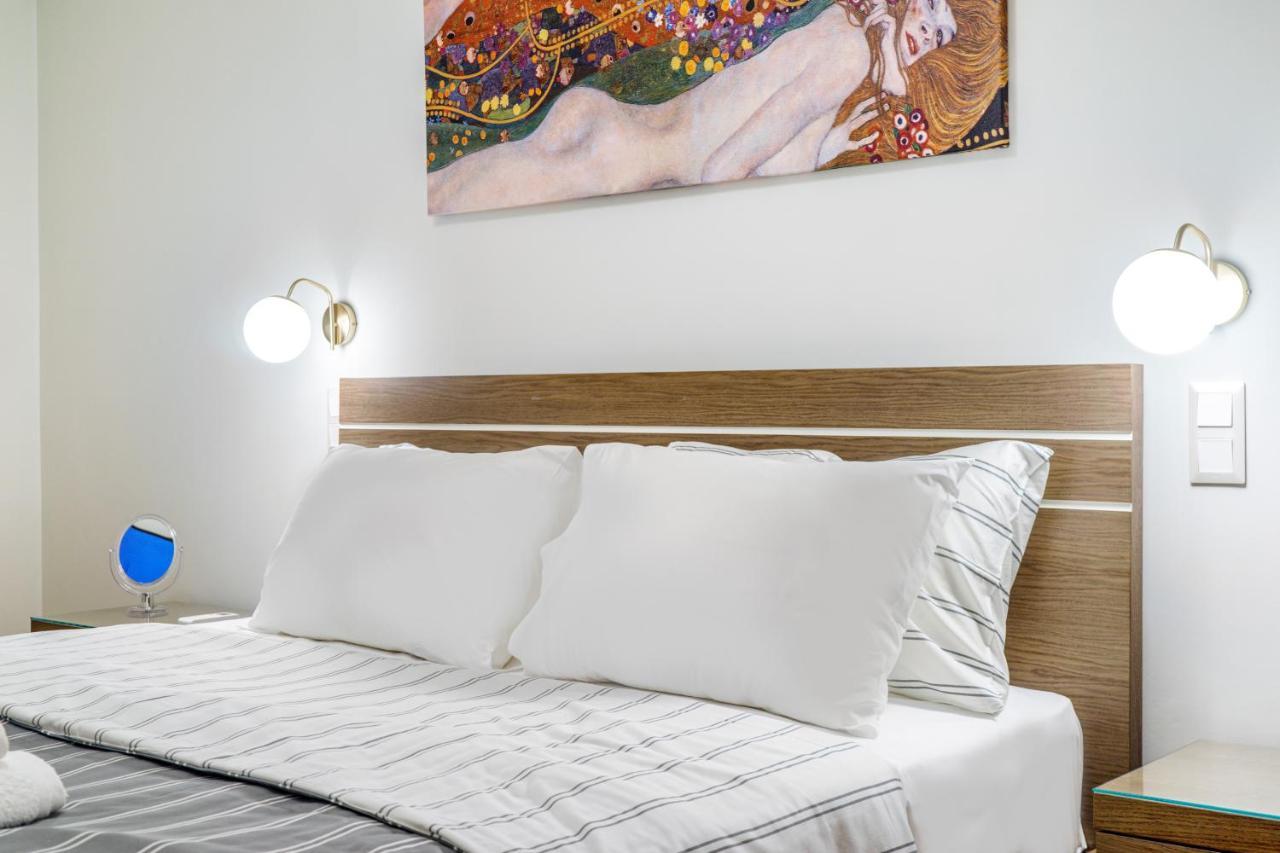 Urban Luxury On A Quiet Street In The Center Of Athens Apartamento Exterior foto
