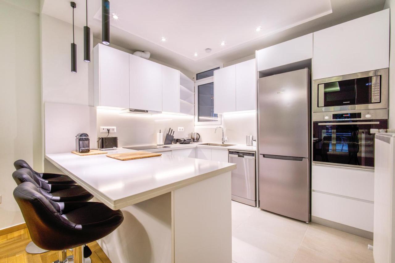 Urban Luxury On A Quiet Street In The Center Of Athens Apartamento Exterior foto