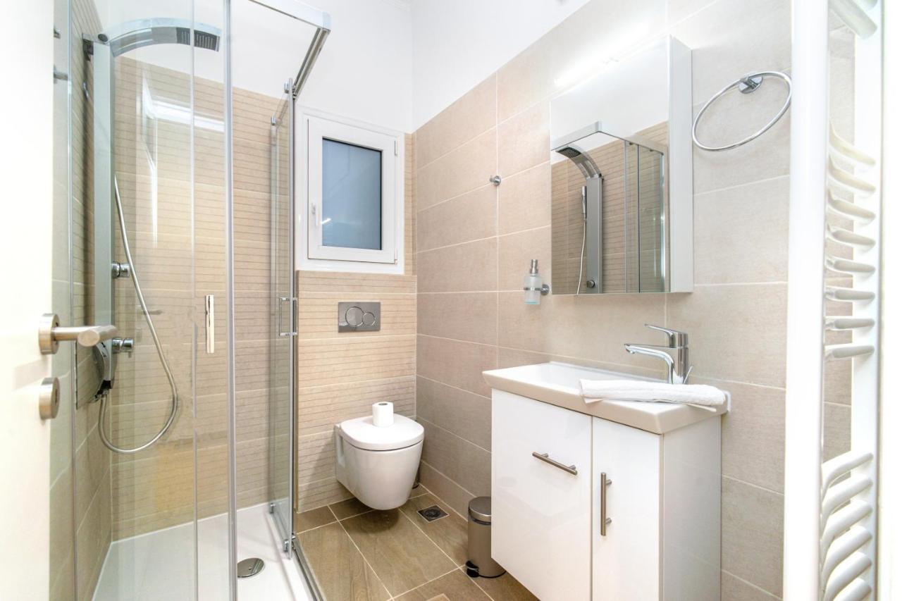 Urban Luxury On A Quiet Street In The Center Of Athens Apartamento Exterior foto